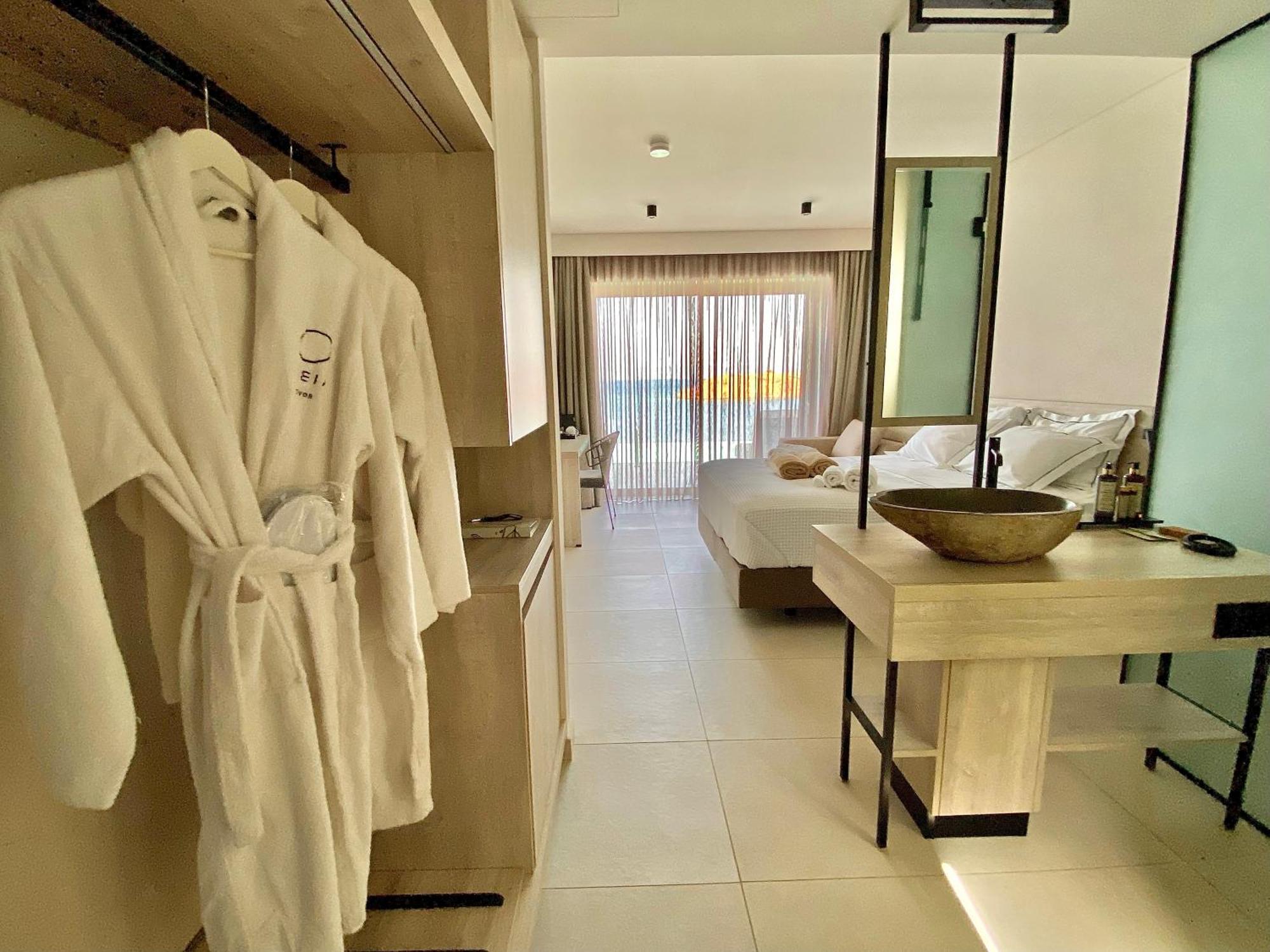 Eleia Seafront Rooms & Villas Petra  Esterno foto