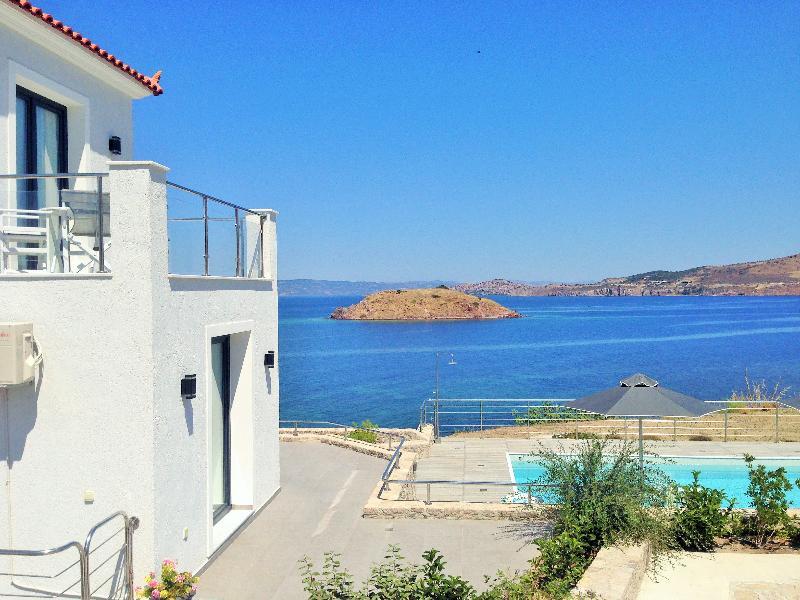 Eleia Seafront Rooms & Villas Petra  Esterno foto